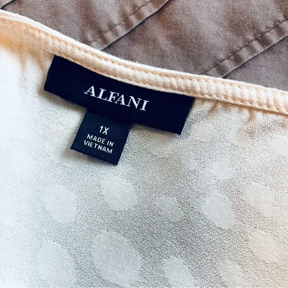 NWOT Alfani Emerald Safari Long Sleeve Blouse Beige Shiny Animal Print Size 1X - Picture 5 of 6